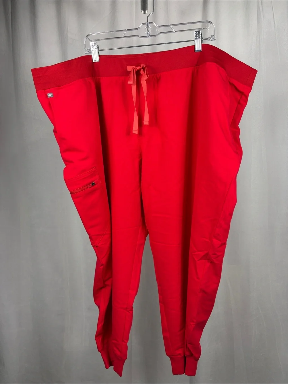 NWT Figs Zamora‎ 2.0 Jogger Scrub Pants in Pop Red.